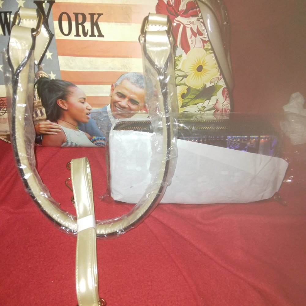 Purse - Picture 2 of 3